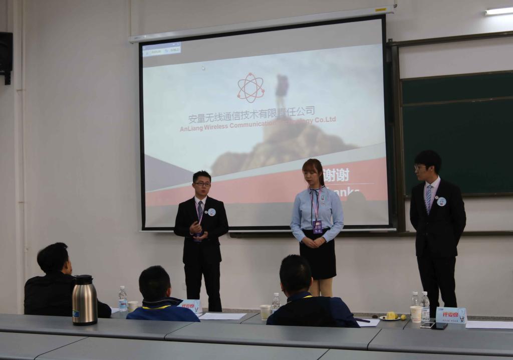 公司作品公开答辩现场